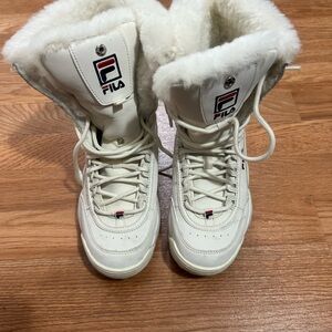 Fila shoes cream size 6US Good condition